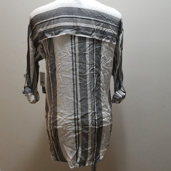 NWT! DESIGN LAB BUTTON DOWN HIGH-LOW SHIRT - Picture 4 of 6